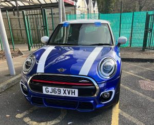 replacement windscreen for a blue and white Mini Cooper car in tunbridge wells