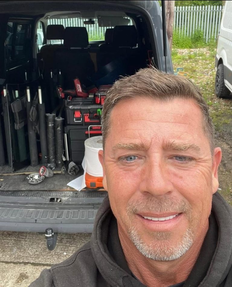 mark usher out replacing windscreens across kent